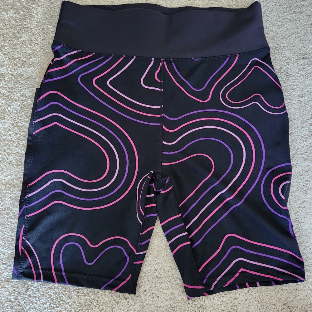 L Pop Fit Bike Short, Black w/ Large Pink Heart Lines Print